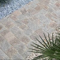 GRG148 - PAVÉ EN GNEISS 10X10X5-7 CM